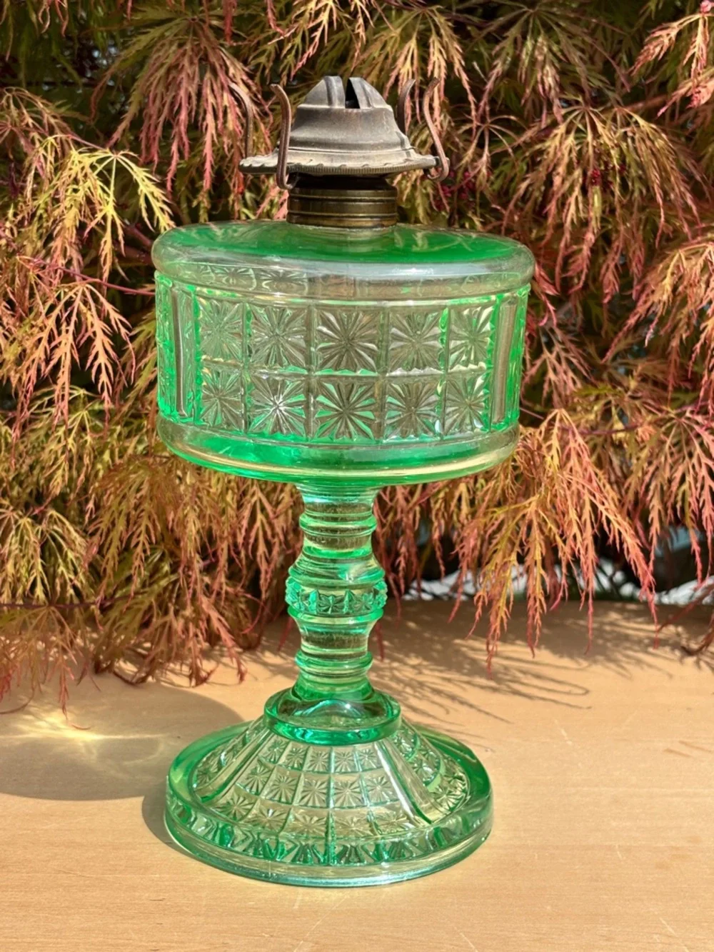 Antique King, Son & Co. No.24 Uranium Oil Lamp - Picture 6 of 12